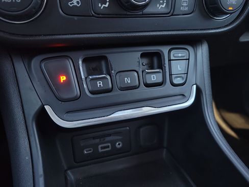 Used 2019 GMC Terrain SLE w/ Driver Convenience Package image 28