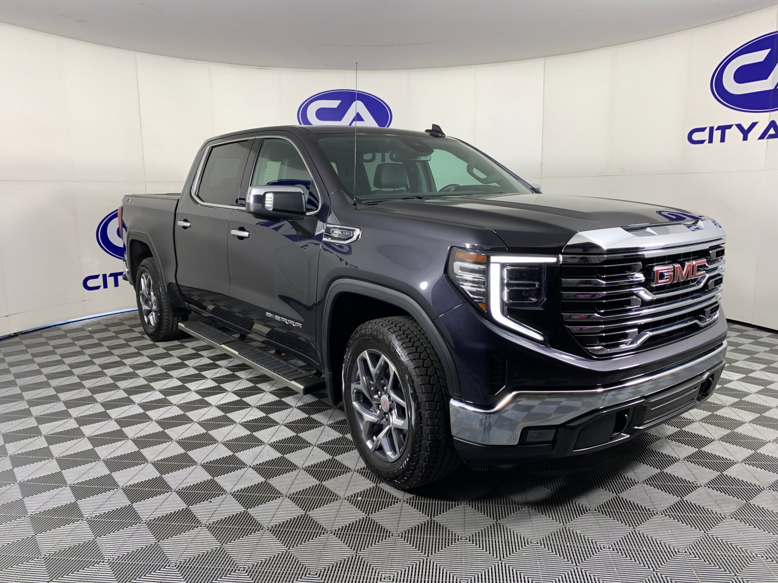 Used 2022 GMC Sierra 1500 SLT AWD/4WD image 1