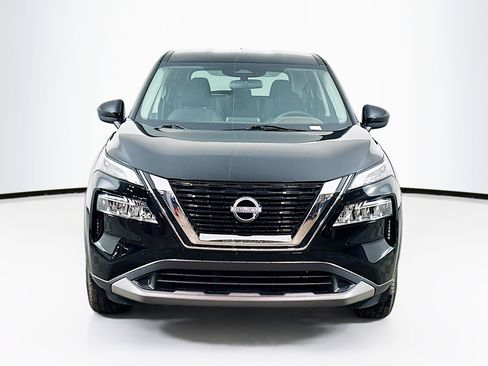 Used 2023 Nissan Rogue SV image 2