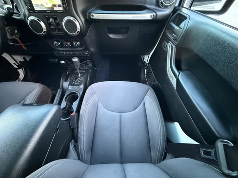 Used 2017 Jeep Wrangler Unlimited Sahara w/ Connectivity Group image 30