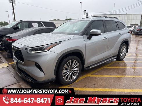 Used 2024 Toyota Highlander Platinum image 1