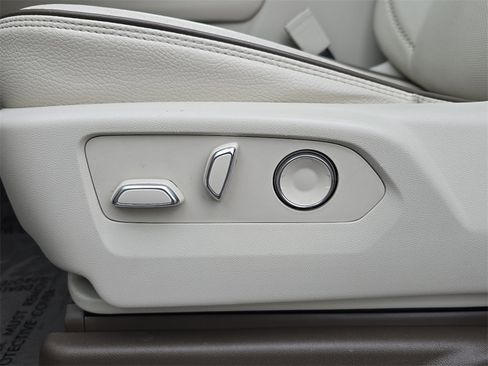 Used 2021 GMC Yukon XL Denali w/ Denali Premium Package image 15