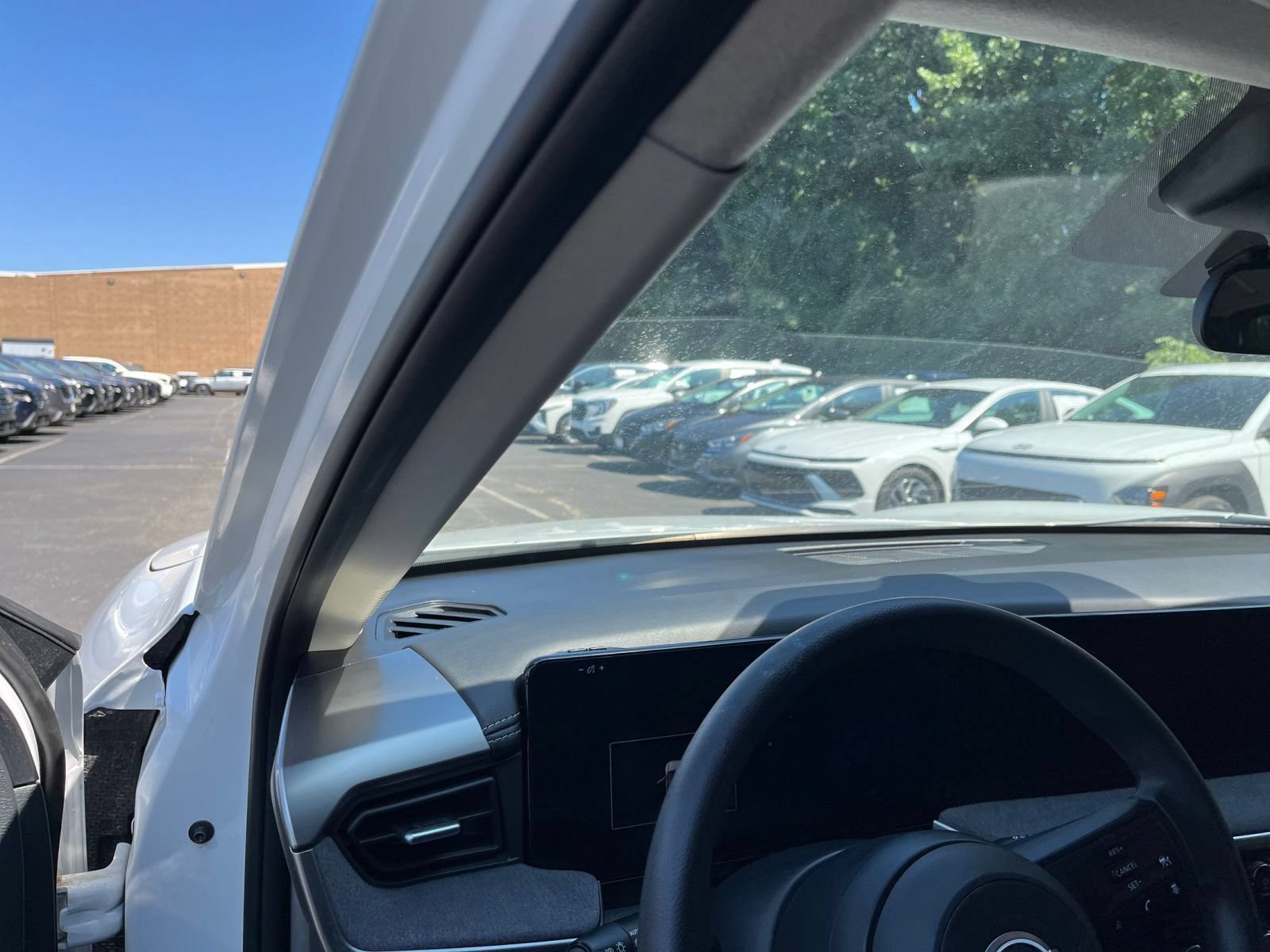 Used 2025 Nissan Kicks SV AWD/4WD image 35