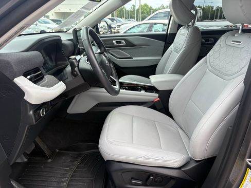 Used 2025 Ford Explorer Platinum w/ Ultimate Package AWD/4WD image 10