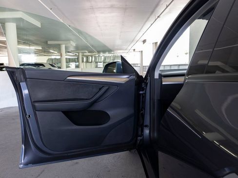 Used 2023 Tesla Model Y Long Range AWD/4WD image 13