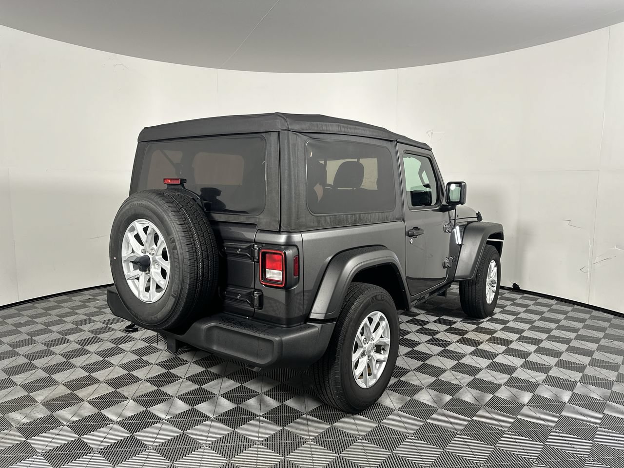 Used 2023 Jeep Wrangler Sport AWD/4WD image 18
