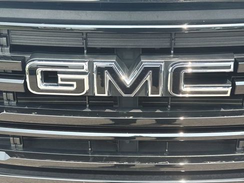 Used 2023 GMC Acadia SLE w/ Driver Convenience Package FWD image 31