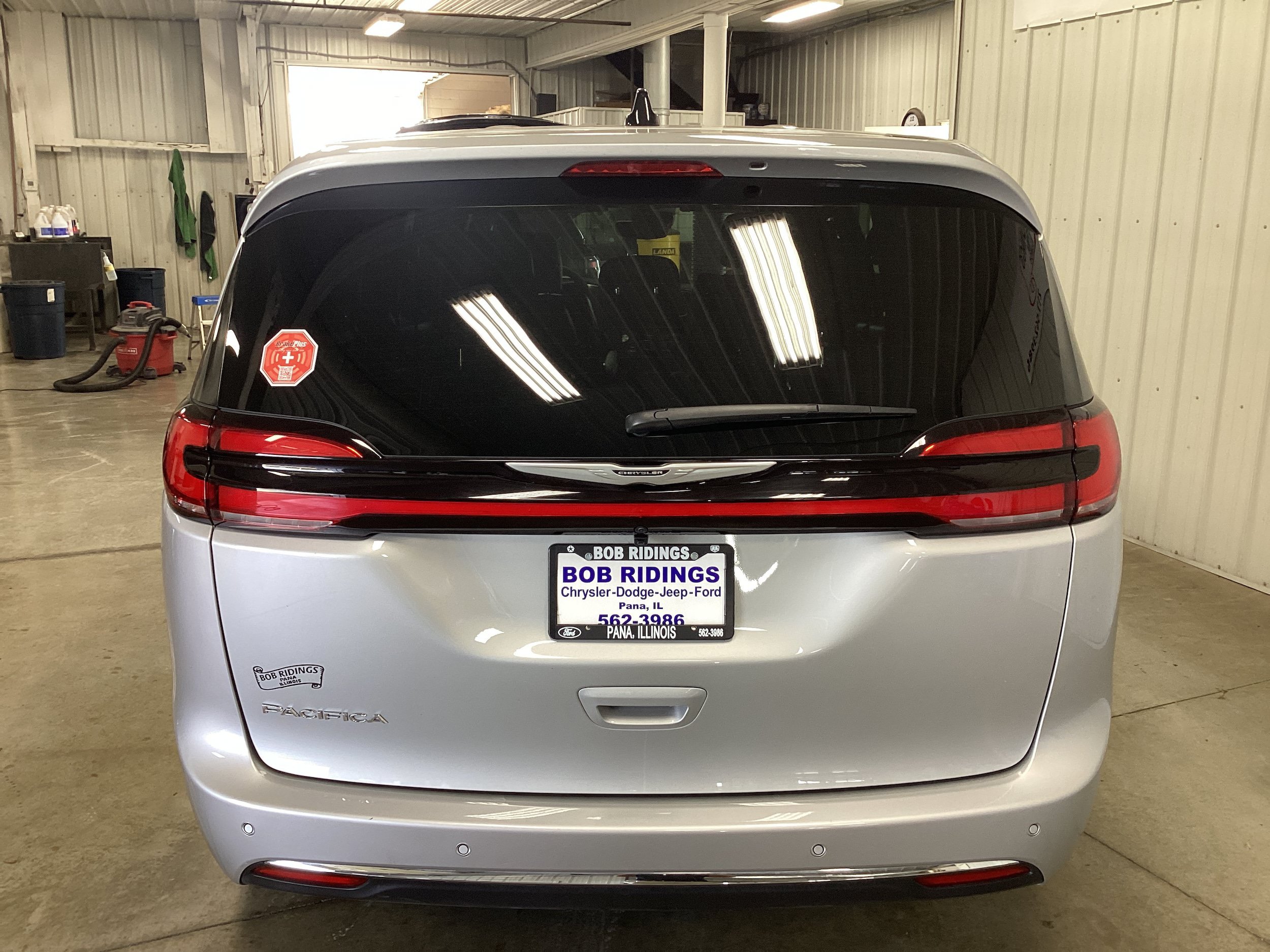 Used 2026 Chrysler Pacifica Select FWD image 4