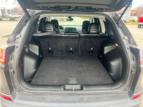 Used 2019 Jeep Cherokee Limited image 23