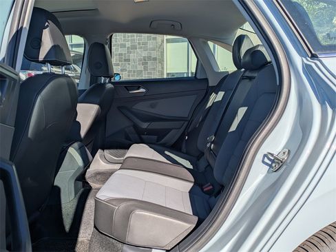 Used 2025 Volkswagen Jetta SE image 12