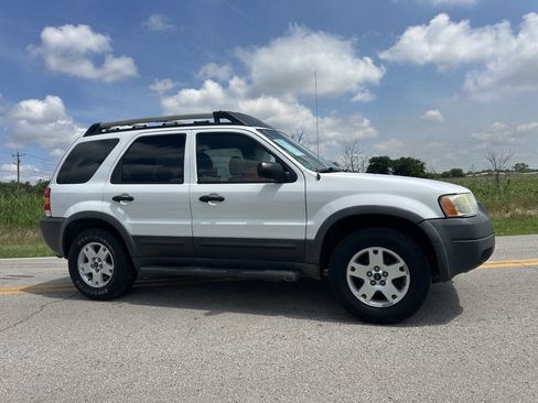 Used 2004 Ford Escape XLT image 2