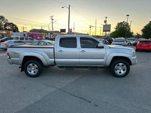 Used 2013 Toyota Tacoma 4x4 Double Cab w/ TRD Sport Pkg image 4