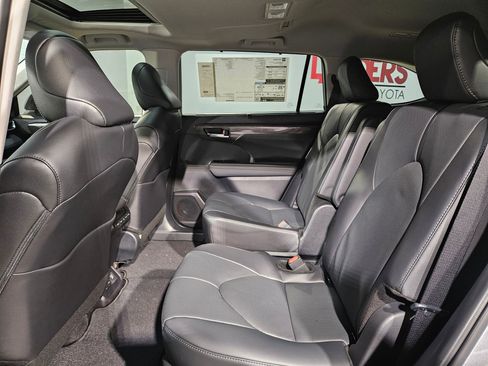 New 2026 Toyota Highlander Limited AWD/4WD image 21