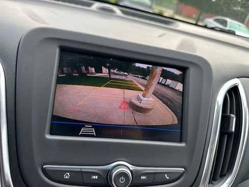 Used 2021 Chevrolet Equinox LT AWD/4WD image 17
