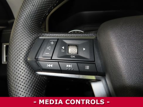 Used 2024 Mitsubishi Outlander SE image 12