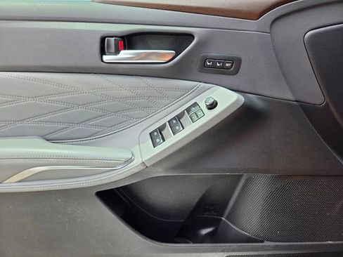 Used 2019 Toyota Avalon Limited FWD image 12
