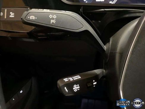 Used 2022 Audi e-tron Premium Plus w/ Premium Plus Package image 42