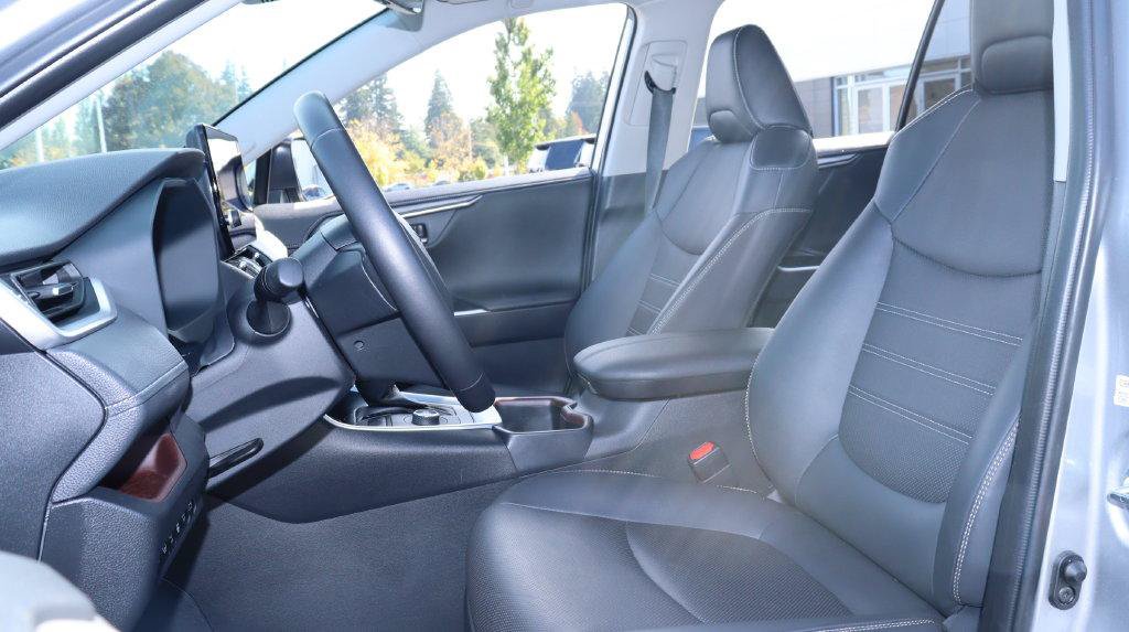 Used 2025 Toyota RAV4 Limited w/ Advanced Technology Package AWD/4WD image 22