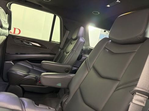Used 2018 Cadillac Escalade Platinum AWD/4WD image 13
