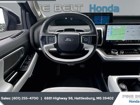 Used 2025 Ford Expedition Platinum AWD/4WD image 5