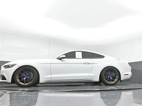 Used 2016 Ford Mustang Premium RWD image 33