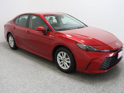 Certified 2025 Toyota Camry LE FWD image 4