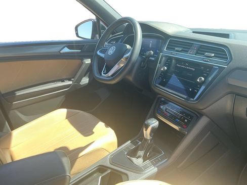Used 2022 Volkswagen Tiguan SE FWD image 16
