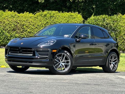 Certified 2025 Porsche Macan AWD/4WD image 1