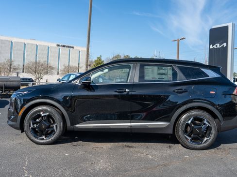 New 2026 Kia Sportage EX FWD image 3