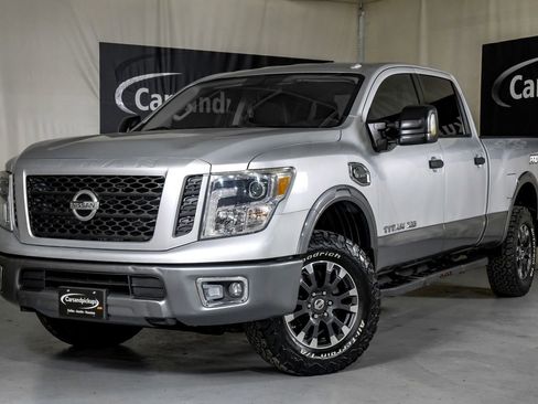 Used 2019 Nissan Titan PRO-4X image 4
