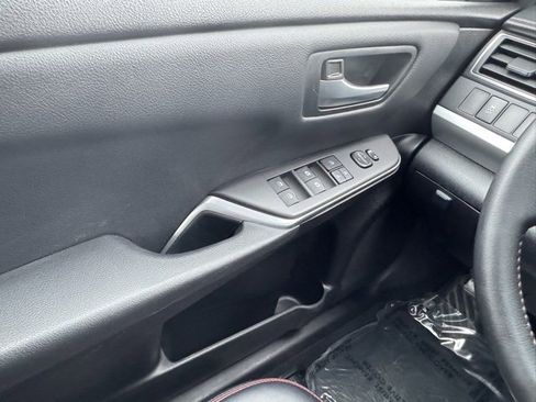 Certified 2016 Toyota Camry SE image 28