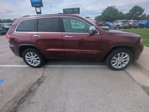 Used 2017 Jeep Grand Cherokee Limited AWD/4WD image 2