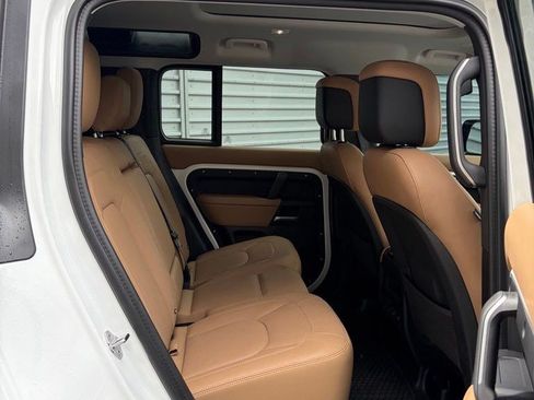 Used 2025 Land Rover Defender 110 X-Dynamic SE AWD/4WD image 13