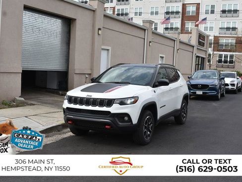 Used 2025 Jeep Compass Trailhawk AWD/4WD image 3