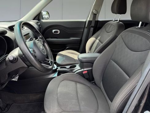 Used 2016 Kia Soul FWD image 11