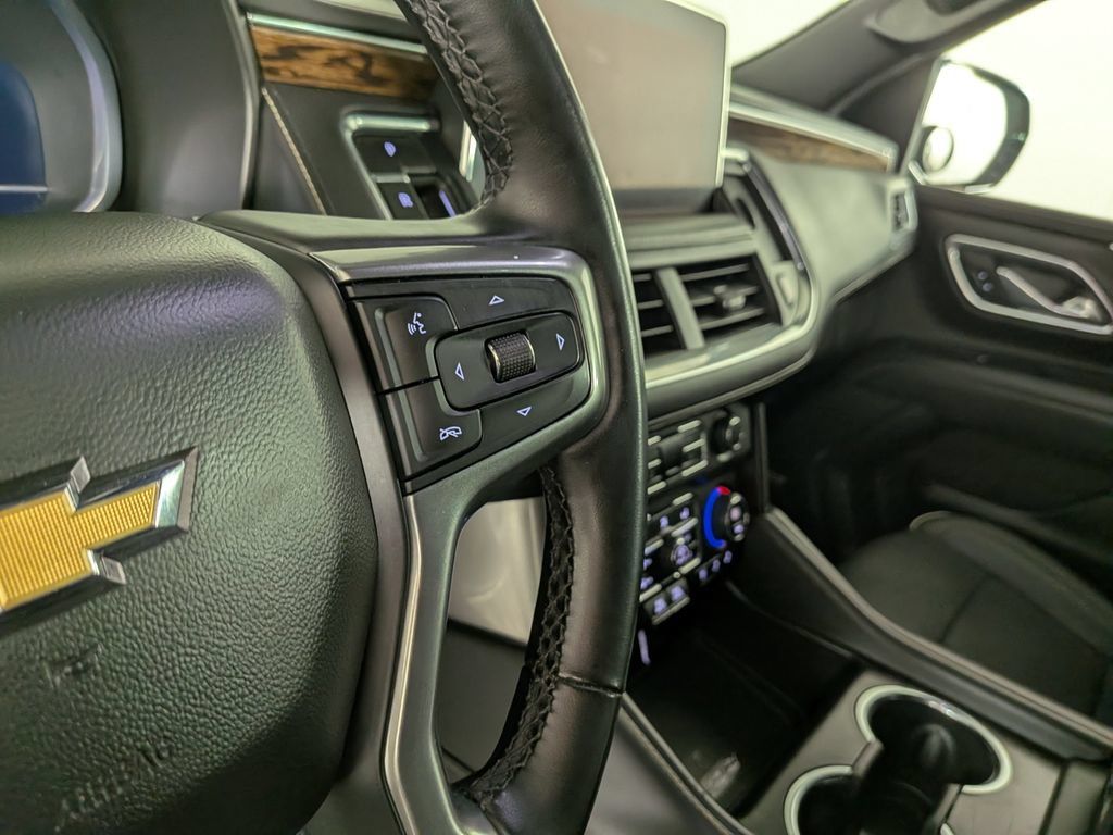Used 2023 Chevrolet Suburban Premier AWD/4WD image 23
