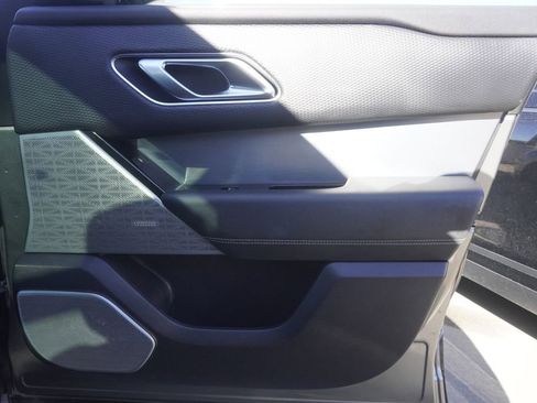 Used 2019 Land Rover Range Rover Velar R-Dynamic SE image 21