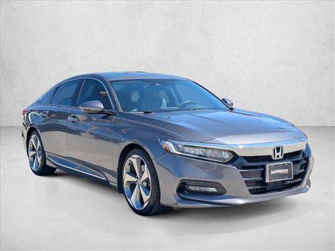 Used 2018 Honda Accord Touring image 3