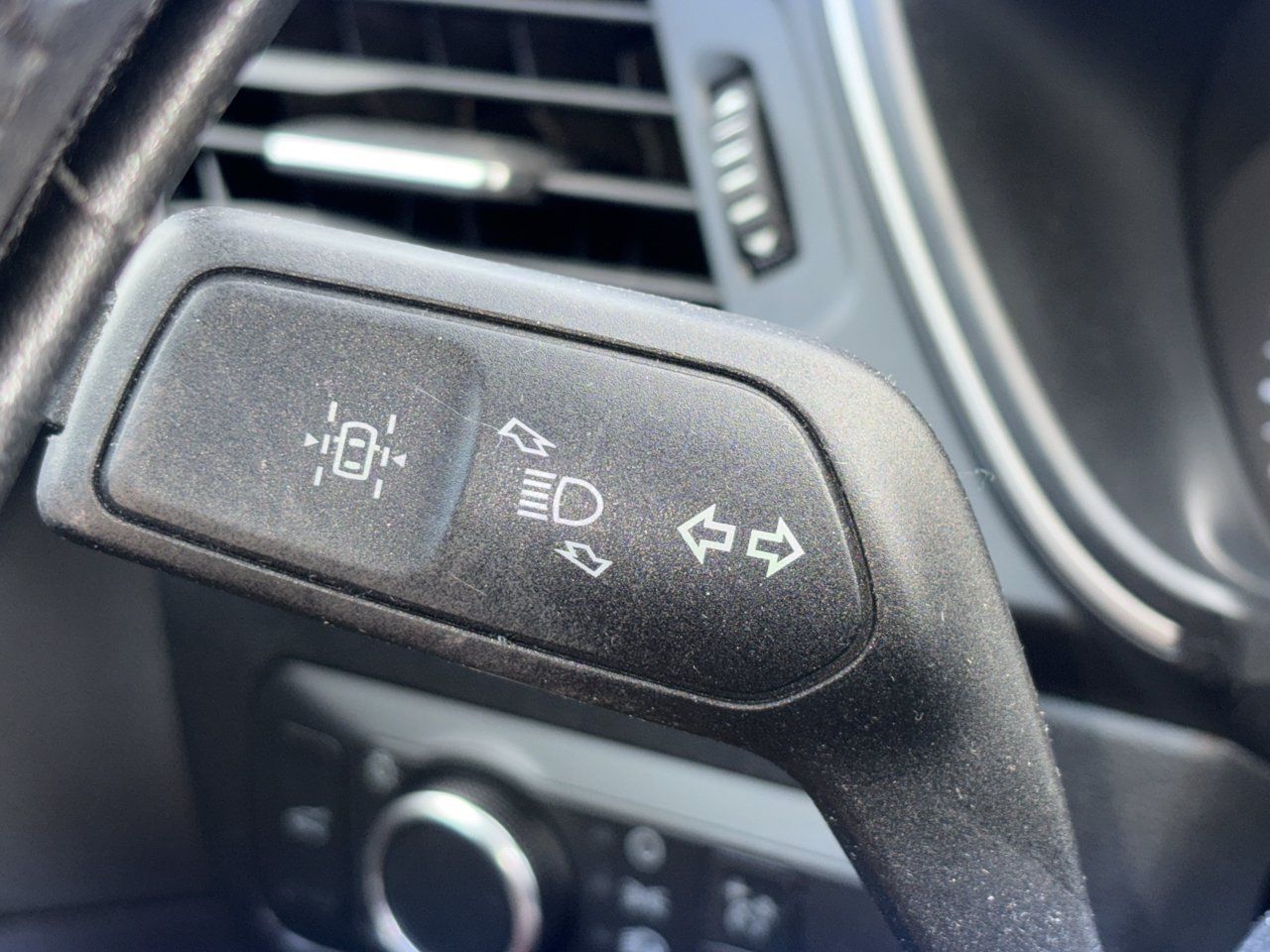 Used 2022 Ford Escape SE w/ SE Sport Appearance Package FWD image 9