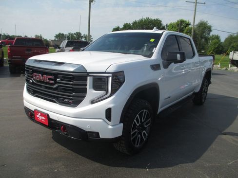 Used 2024 GMC Sierra 1500 AT4 w/ Technology Package AWD/4WD image 13