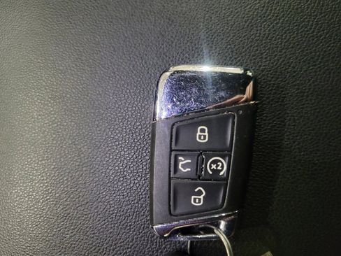 Used 2022 Volkswagen Atlas Cross Sport SE image 32