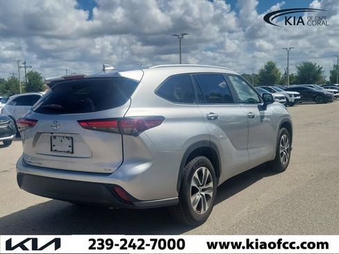 Used 2023 Toyota Highlander XLE FWD image 7