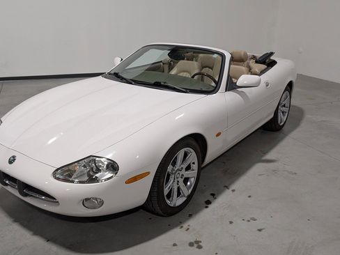 Used 2003 Jaguar XK8 Convertible image 2