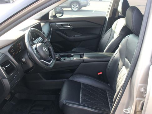 Used 2022 Nissan Rogue Platinum w/ Head-Up Display Package FWD image 16