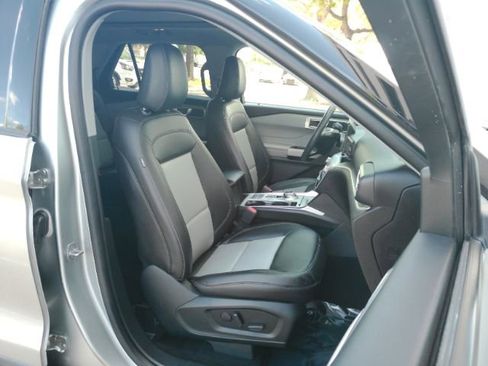 Used 2024 Ford Explorer XLT w/ Equipment Group 202A RWD image 22