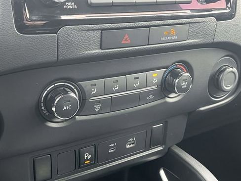 Used 2022 Nissan Frontier SV w/ Technology Package image 29