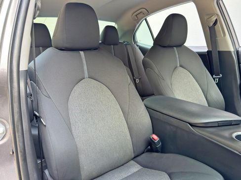 Used 2021 Toyota Camry LE FWD image 31