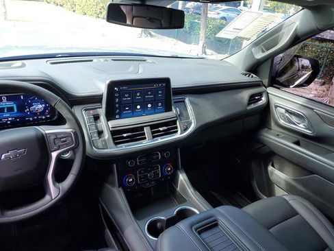 Used 2024 Chevrolet Suburban Z71 w/ Luxury Package image 18