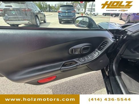 Used 2001 Chevrolet Corvette Convertible w/ Preferred Equipment Group2 RWD image 19