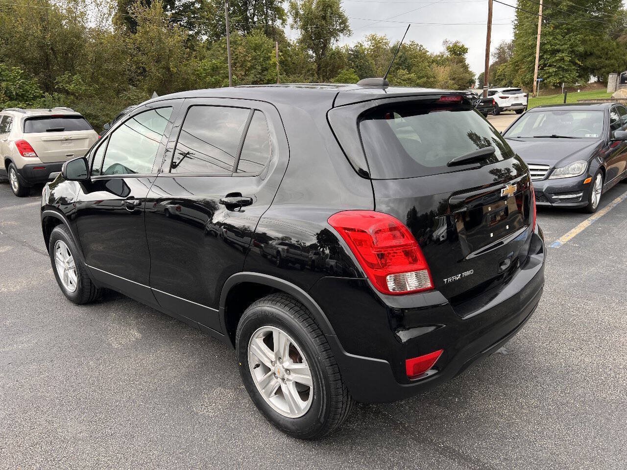 Used 2021 Chevrolet Trax LS w/ Tint and Cruise Package AWD/4WD image 7